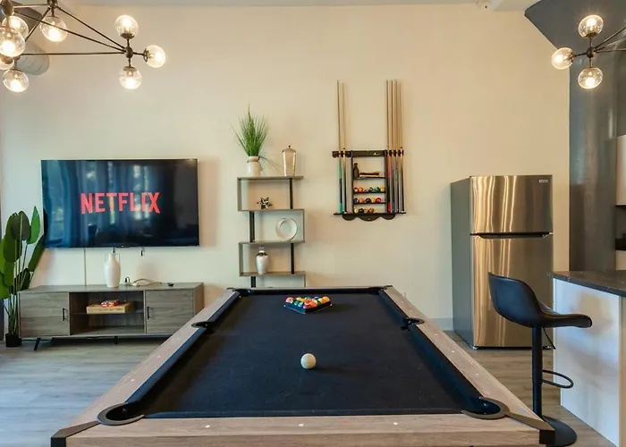 Group-friendly 5br Near Mccormick - Sleeps 12 Apartment *