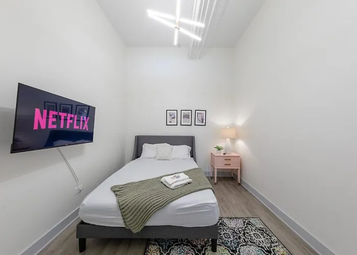 Group-friendly 5br Near Mccormick - Sleeps 12 Apartment *
