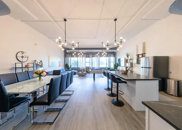 Group-friendly 5br Near Mccormick - Sleeps 12 * Chicago