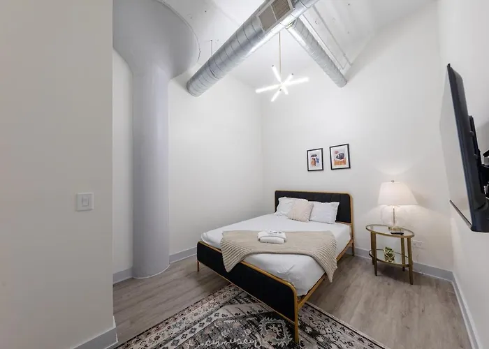 Group-friendly 5br Near Mccormick - Sleeps 12 Apartment