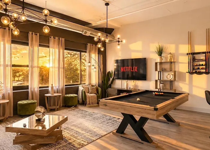 Group-friendly 5br Near Mccormick - Sleeps 12 Apartment *