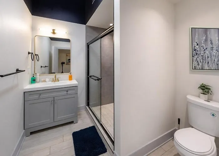 Group-friendly 5br Near Mccormick - Sleeps 12 Apartment Chicago