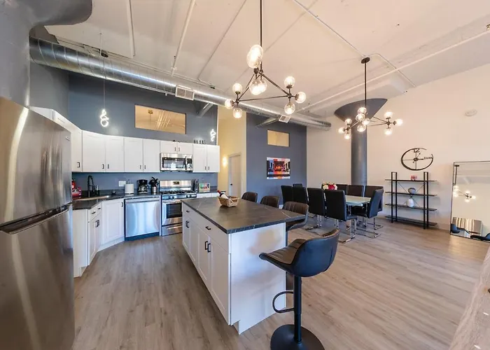 Apartment Group-friendly 5br Near Mccormick - Sleeps 12 *