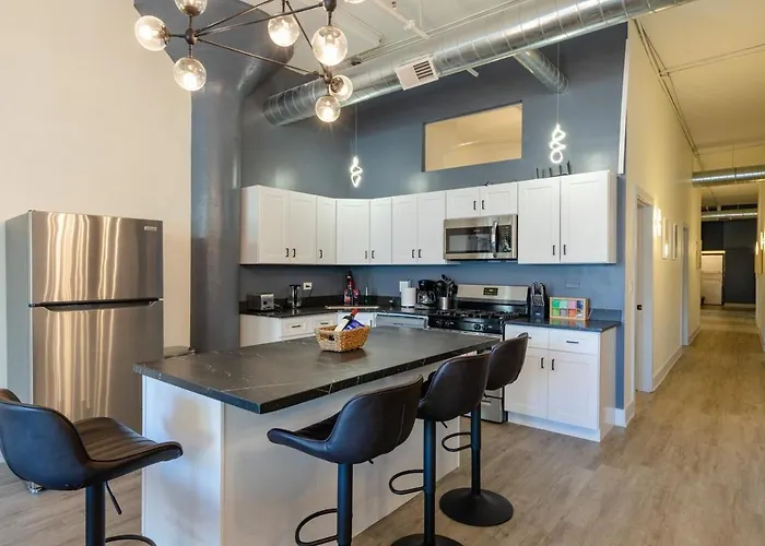 Group-friendly 5br Near Mccormick - Sleeps 12 * Chicago