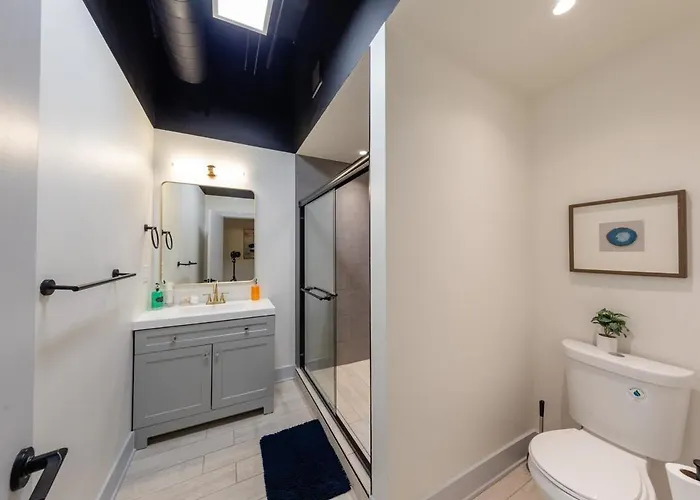 Group-friendly 5br Near Mccormick - Sleeps 12 Apartment Chicago