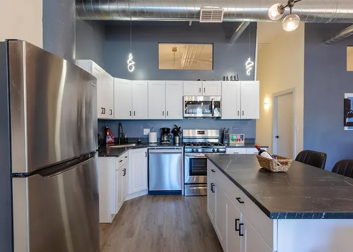 Group-friendly 5br Near Mccormick - Sleeps 12 Apartment *